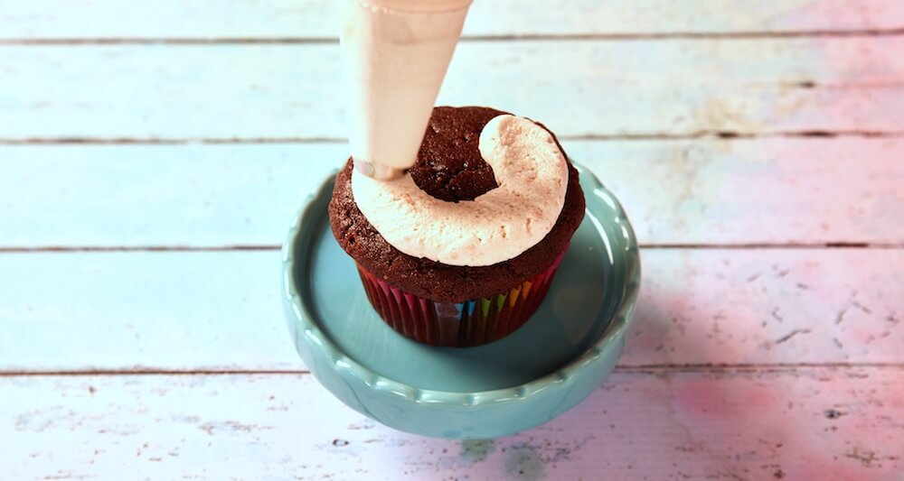 piping vegan butterfinger frosting