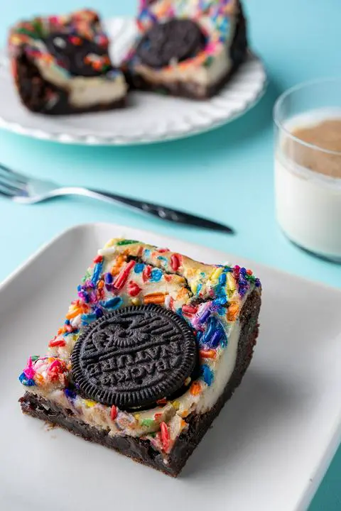 a vegan oreo cheesecake brownie on a plate.