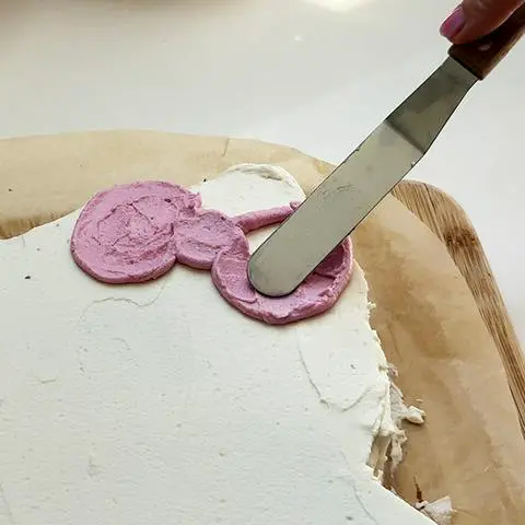 smoothing out hello kitty’s bow with a small offset spatula.