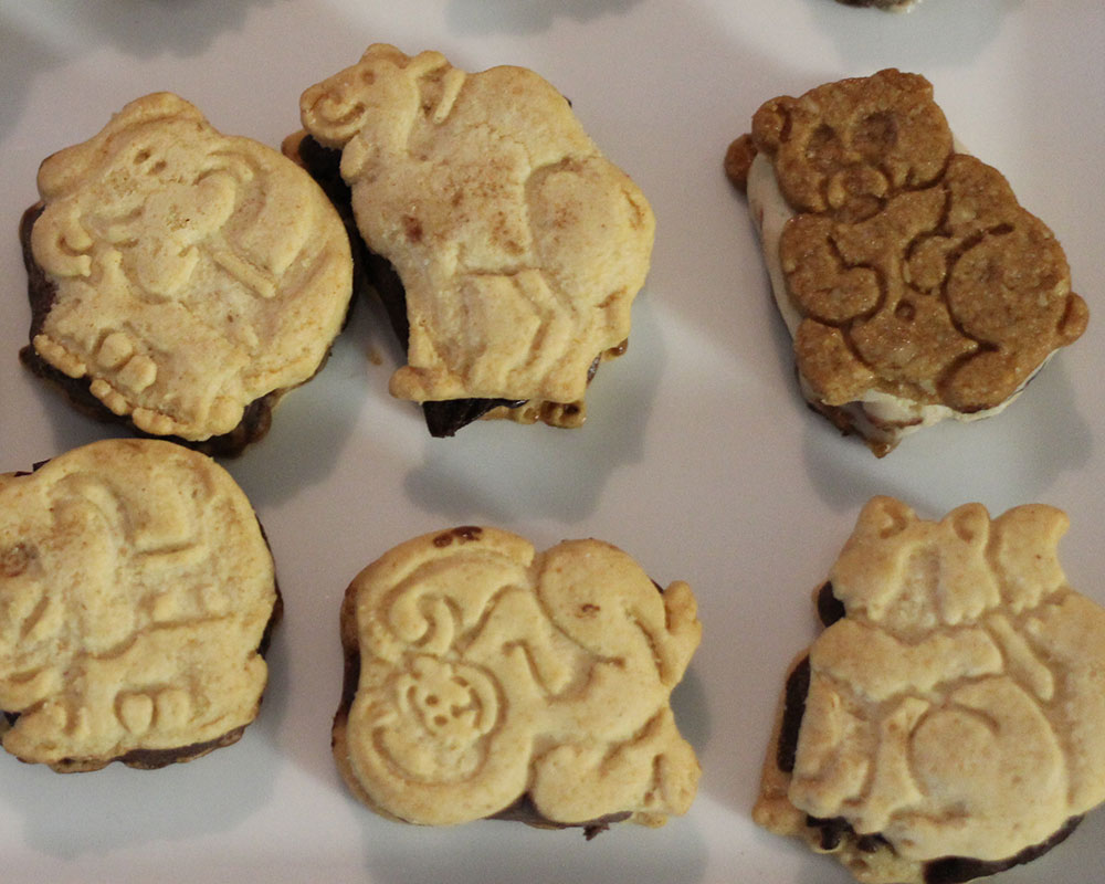 Eve&rsquo;s vegan ice cream animal sandwiches