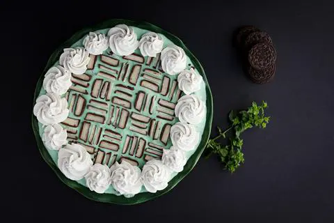 vegan mint chocolate ice cream pie