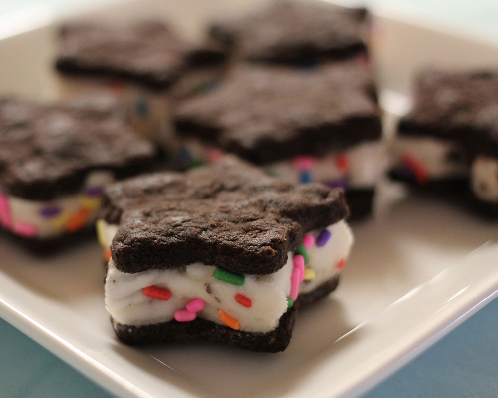 Vegan star-shaped ice cream sandwiches