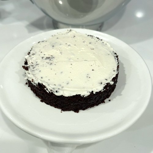 assembling the mini vegan chocolate cake