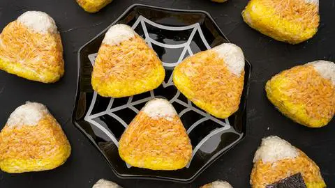 tuna onigiri that look like candy corn.