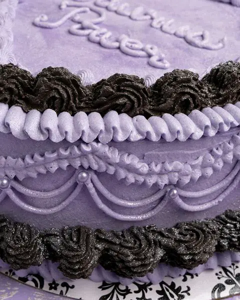 a closeup of the vintage cake details.
